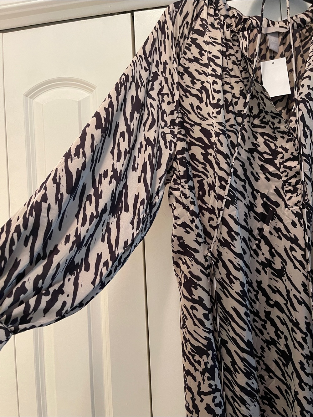 H&M Beige and Black Printed Long-Sleeve Tunic Dress - Picture 2 of 6